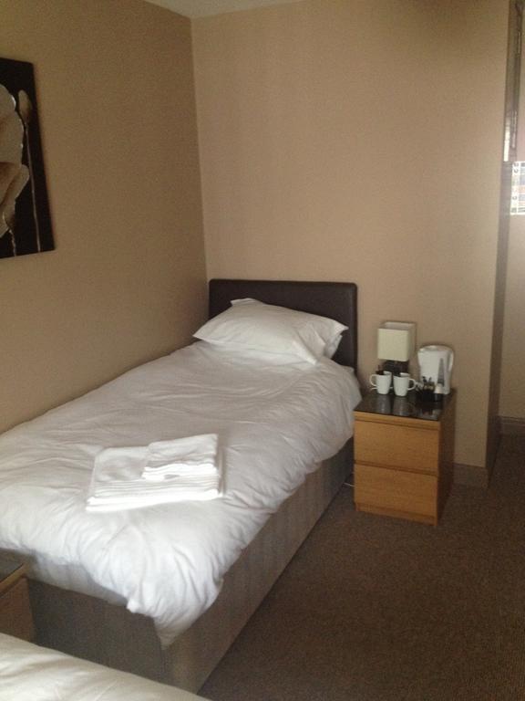 Bed and Breakfast Coach & Horses Tredegar Zimmer foto
