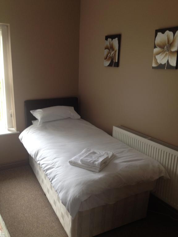 Bed and Breakfast Coach & Horses Tredegar Zimmer foto